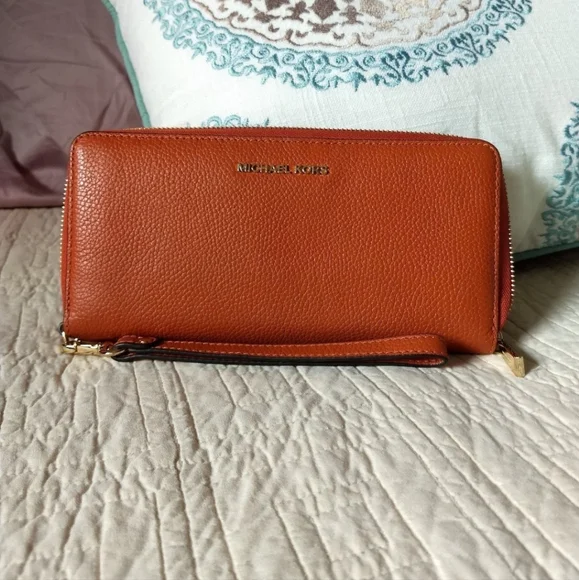 Michael Kors Large Jet Set Pumpkin Burnt Orange Leather Zip Around Wristlet - Picture 1 of 12